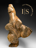 Ours dansant de 17 pouces par Pits Oshutsiaq *Heartwood*