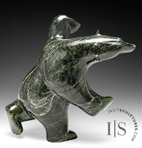 Ours dansant SIGNATURE 13" par Ashevak Adla *Par ici, messieurs*
