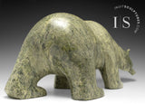 Ours marchant SIGNATURE 21" par Ashevak Adla *Moving Mountains* CHOIX DU CONSERVATEUR