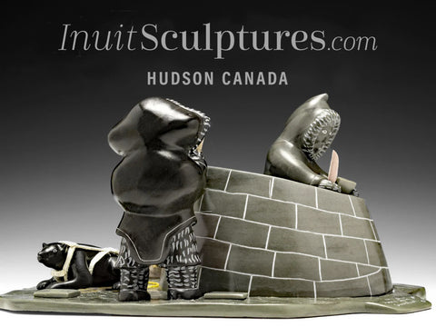 Pièce d'exposition VINTAGE 12" de Jimmy Iqaluq *La vie dans un igloo*