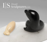 Phoque et chiot de 9 pouces par Archie Kattuk * Scellé avec un baiser *
