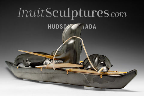 VINTAGE 22" Inuk et kayak par Simeonie Uppik *Un cœur de chasseur*